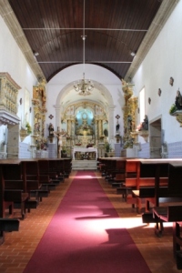 imagens e interior da igreja