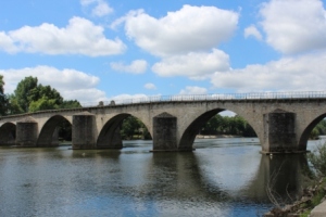 rio e ponte de prado