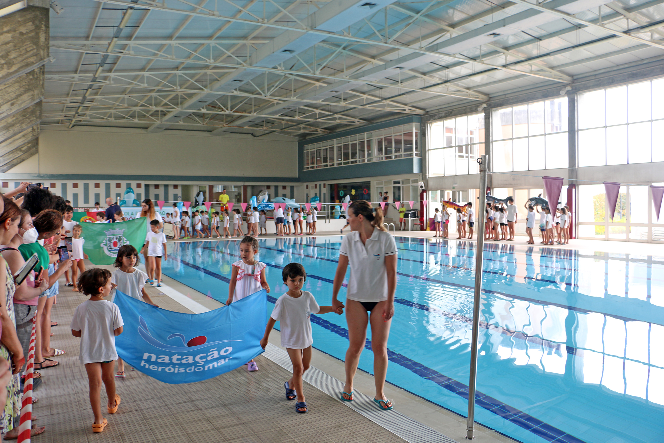 ‘Heróis do Mar’ exibe resultados do curso de verão com crianças e jovens no Complexo de Lazer de Vila Verde