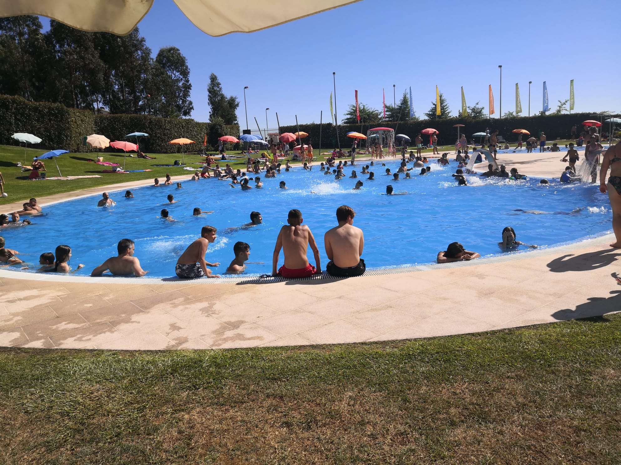 Município assinala Dia da Juventude nas piscinas de Vila Verde e Ribeira do Neiva